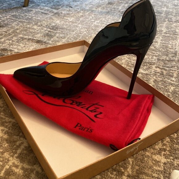 Christian Louboutin Hot Chick Scallop Pointed Toe Pump Black Patent - Picture 4 of 8